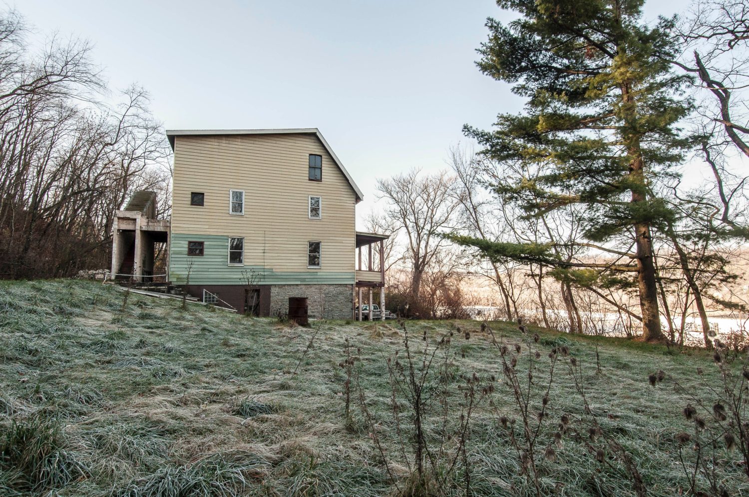 5800 Donson Street Lawrenceville, Large single family dwelling on 1